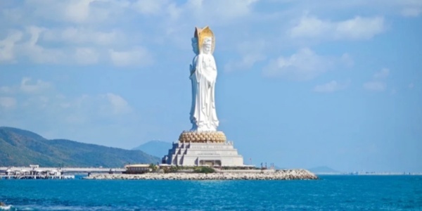 <a class='seo-content-a'  target='_blank'  href = 'https://intotravelchina.com/html/web/sanyatrip/index.html'>nanshan cultural tourist area</a>，sanya,china, tourist spots in high season.jpg