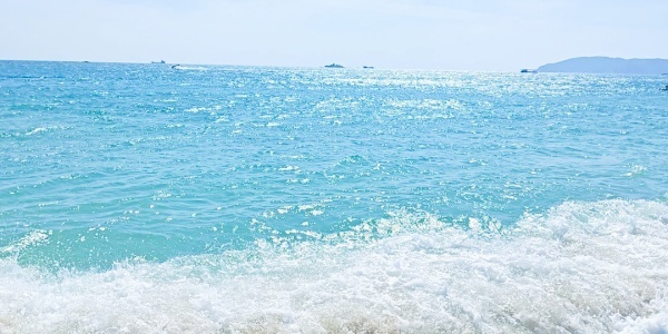 Yalong Bay,family trip, sanya travel,<a class='seo-content-a'  target='_blank'  href = 'https://intotravelchina.com/html/web/sanyatrip/index.html'>china tour</a>.jpg